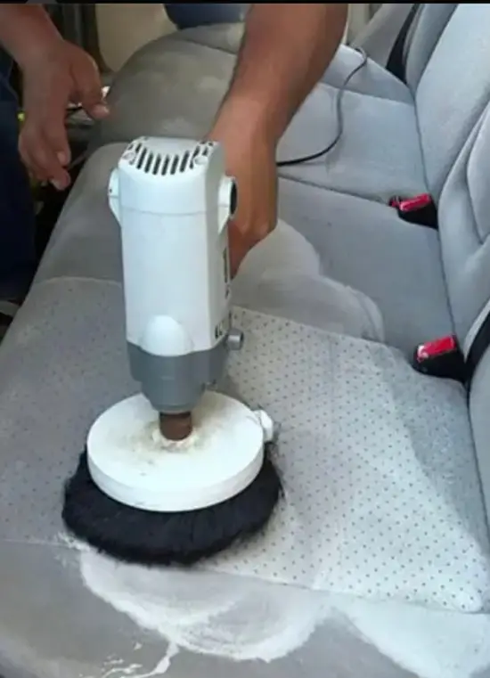 oto koltuk yıkama fırcalama
